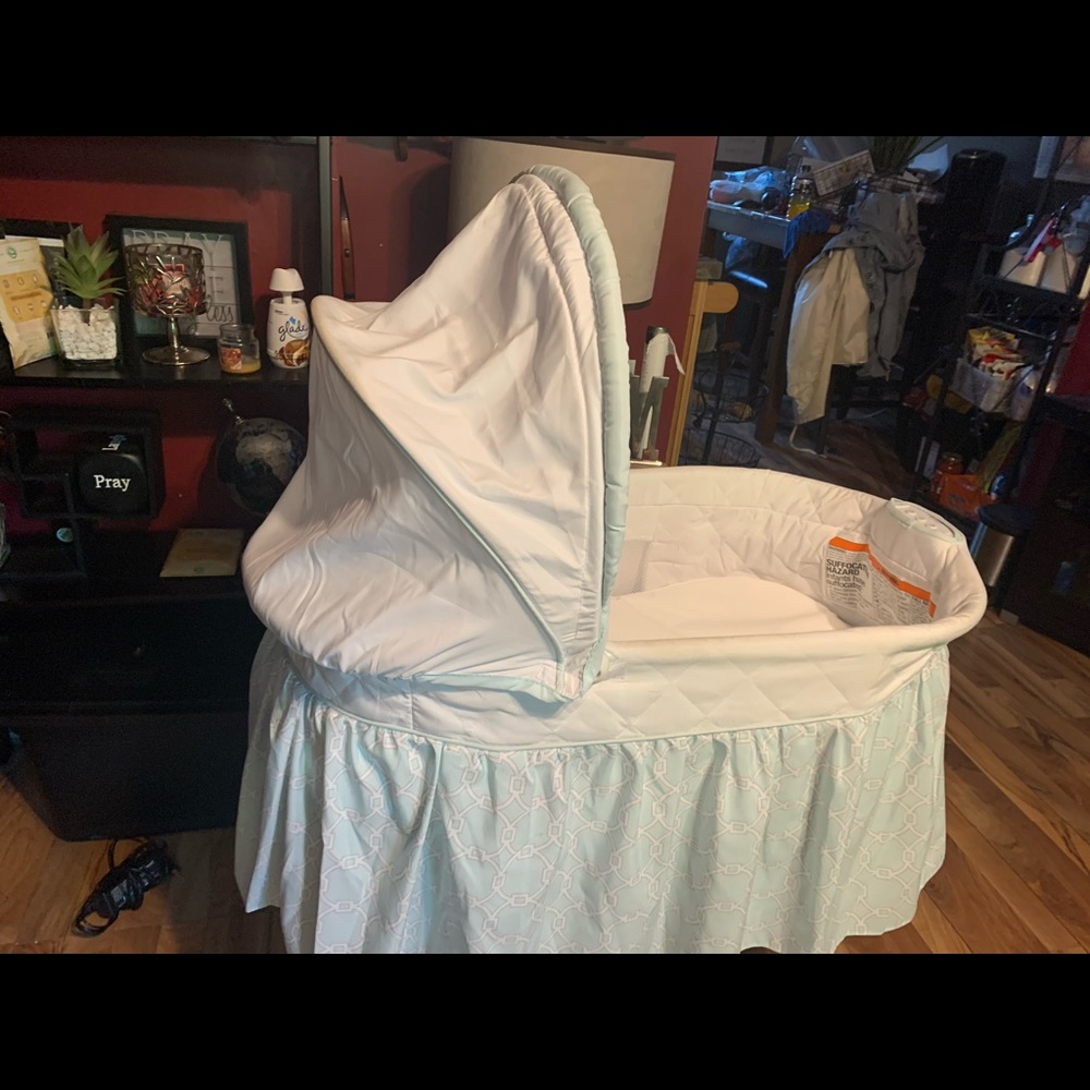 Infant Bassinet - Picture 2 of 3